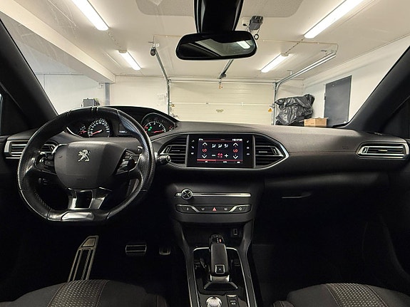 Peugeot 308 SW 15 of 24
