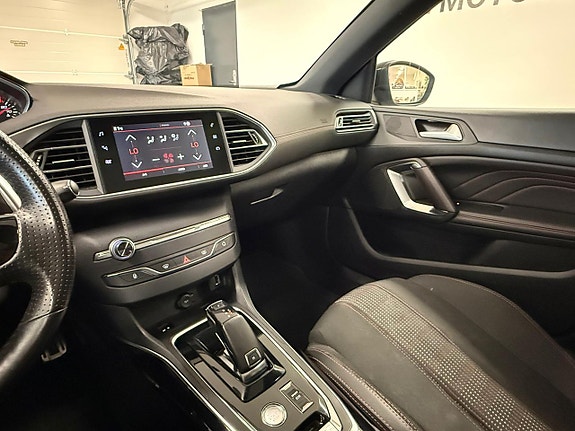 Peugeot 308 SW 18 of 24