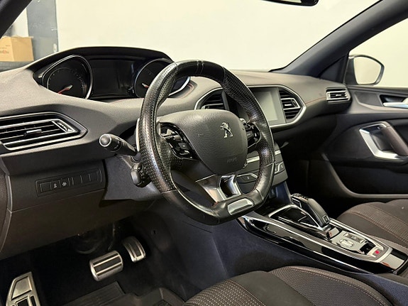 Peugeot 308 SW 17 of 24