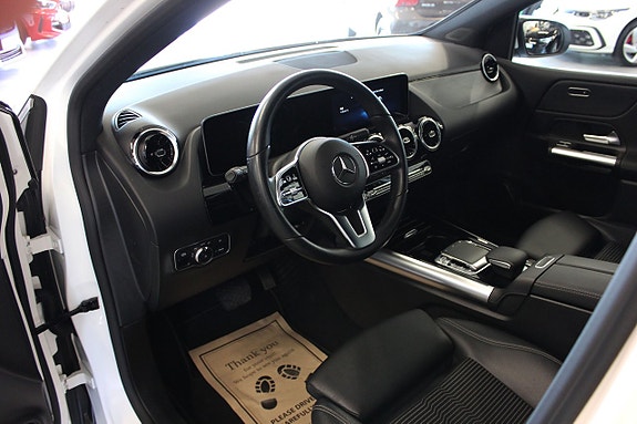 Mercedes-Benz B180 2 of 5