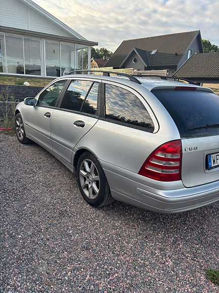 Mercedes-Benz C180 3 of 3