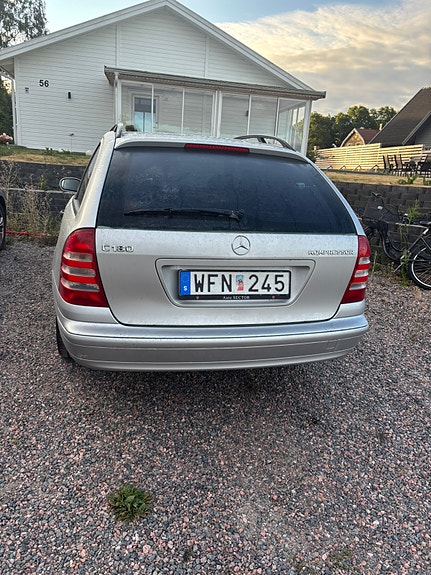 Mercedes-Benz C180 2 of 3