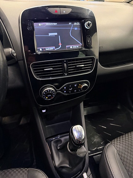 Renault Clio 12 of 15