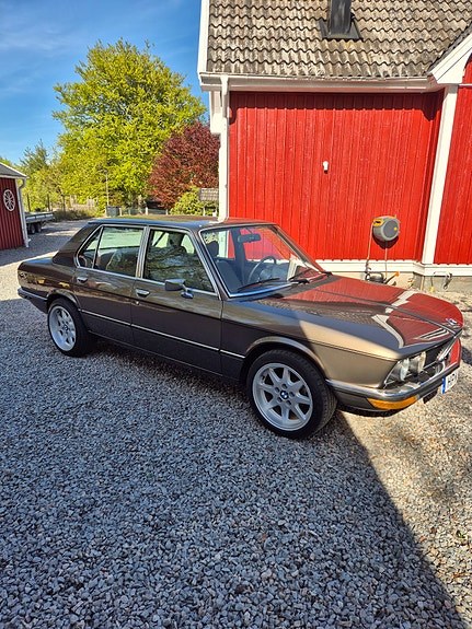 BMW 518 2 of 11