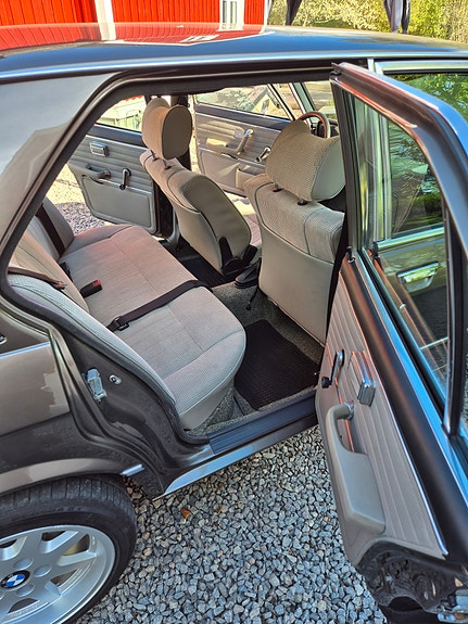 BMW 518 7 of 11