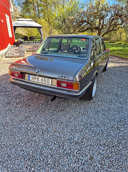 BMW 518 3 of 11