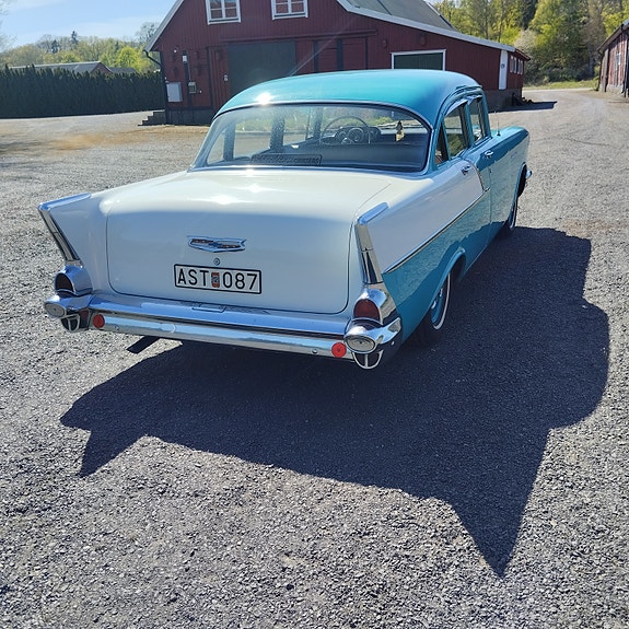 Chevrolet Sedan 3 of 5