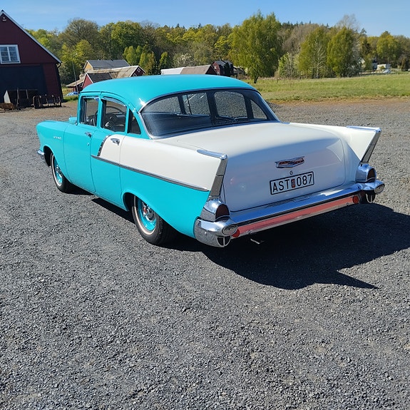 Chevrolet Sedan 2 of 5