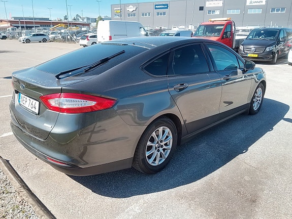 Ford Mondeo 9 of 17
