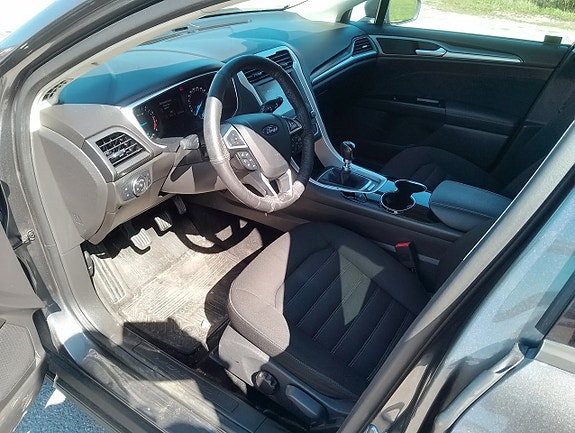 Ford Mondeo 12 of 17