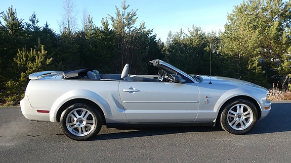 Ford Mustang 3 of 20