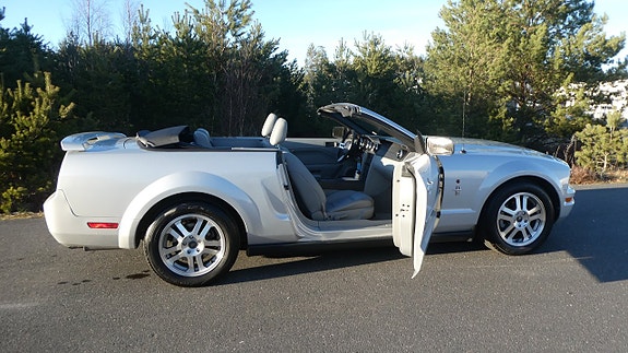 Ford Mustang 4 of 20