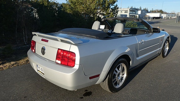 Ford Mustang 8 of 20