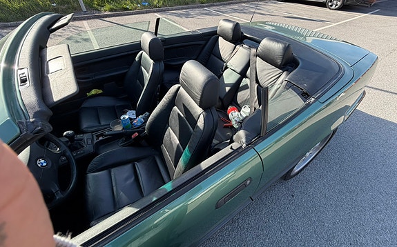 BMW 318i 3 of 5