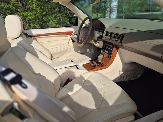 Mercedes-Benz SL320 5 of 5