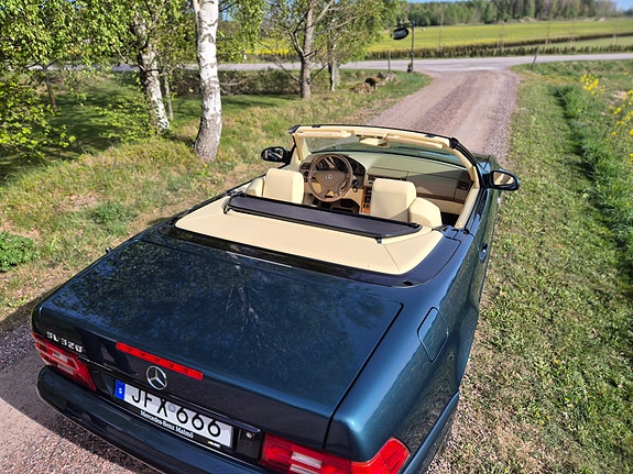 Mercedes-Benz SL320 4 of 5