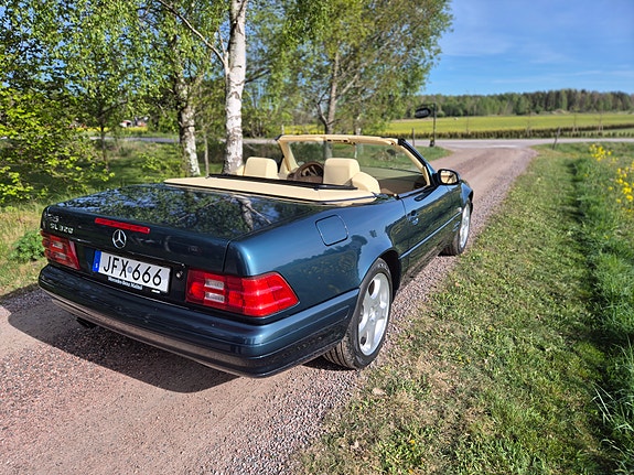 Mercedes-Benz SL320 3 of 5