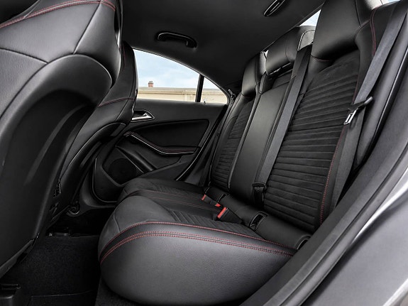 Mercedes-Benz CLA200 13 of 16