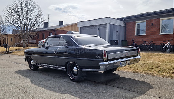 Chevrolet Nova 3 of 5