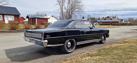 Chevrolet Nova 4 of 5