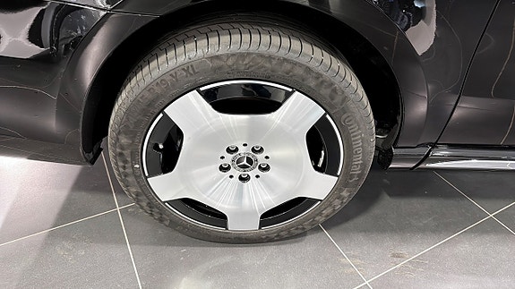 Mercedes-Benz V300 d 4 of 5