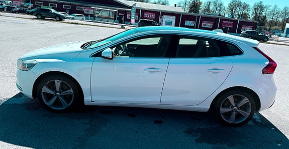 Volvo V40 2 of 20