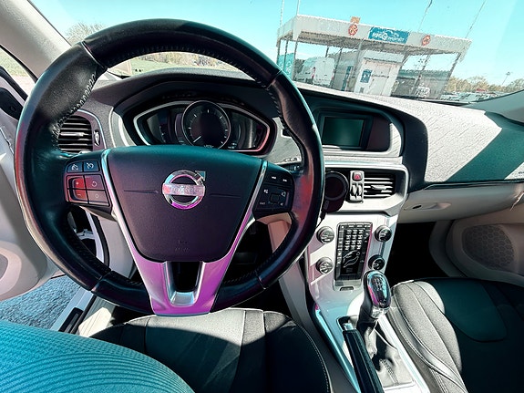 Volvo V40 15 of 20