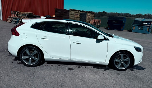 Volvo V40 3 of 20