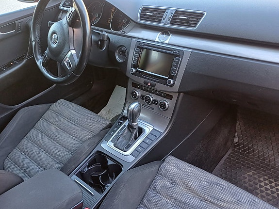 Volkswagen Passat 21 of 27