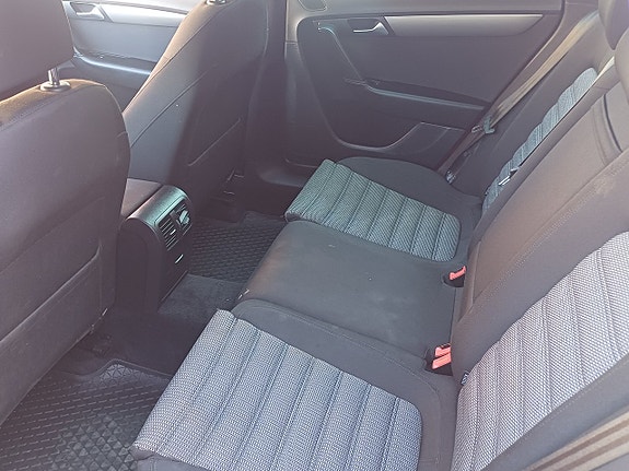 Volkswagen Passat 11 of 27