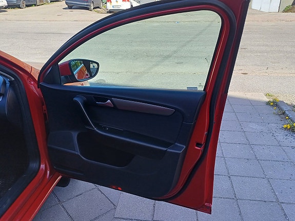 Volkswagen Passat 18 of 27