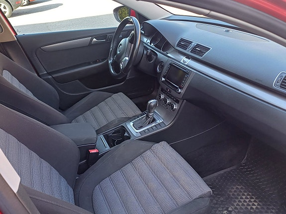 Volkswagen Passat 16 of 27
