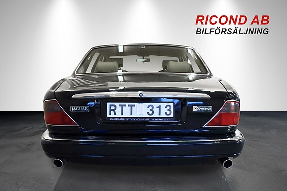 Jaguar XJ 7 of 15