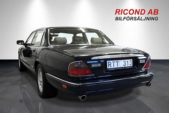 Jaguar XJ 4 of 15