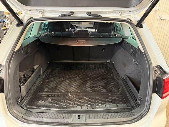 Volkswagen Passat Alltrack 9 of 9
