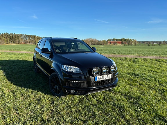 Audi Q7 2 of 5