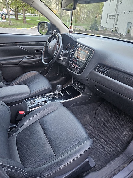 Mitsubishi Outlander 3 of 4