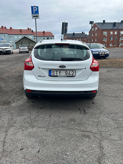 Ford Focus 2 of 5