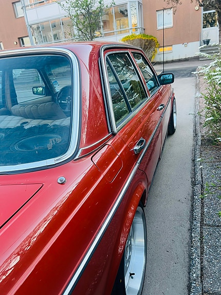Mercedes-Benz 300 D 9 of 16