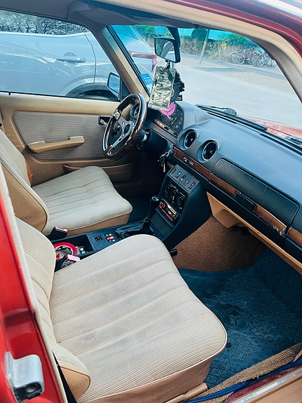Mercedes-Benz 300 D 8 of 16