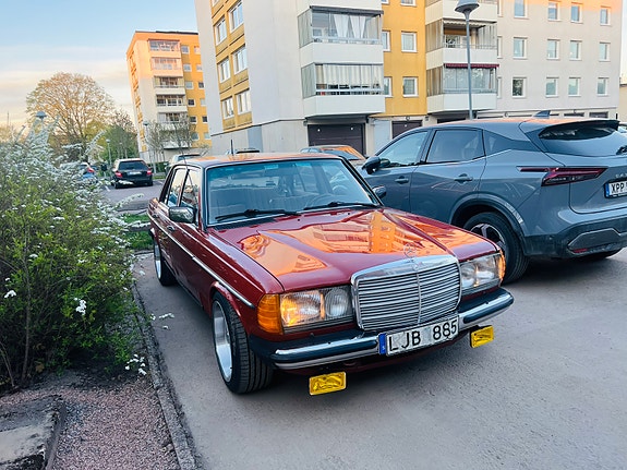 Mercedes-Benz 300 D 12 of 16
