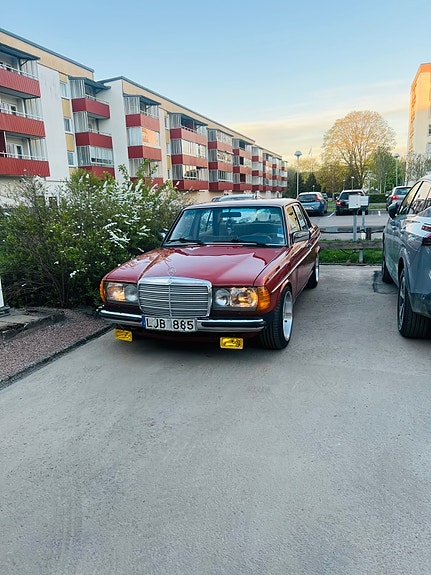 Mercedes-Benz 300 D 13 of 16