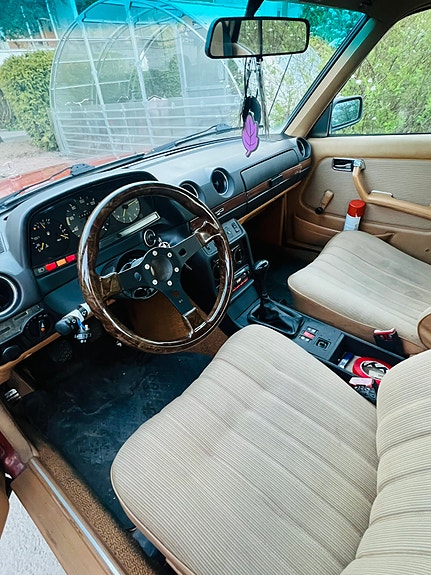 Mercedes-Benz 300 D 6 of 16
