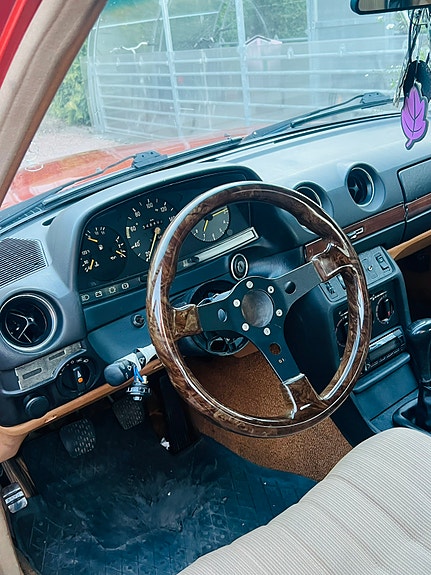 Mercedes-Benz 300 D 2 of 5