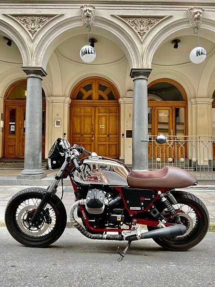 Moto Guzzi V7 II 2 of 4