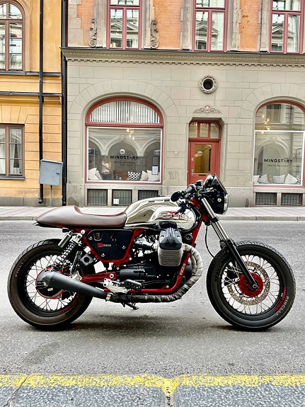 Moto Guzzi V7 II 3 of 4