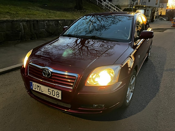 Toyota Avensis 2 of 5