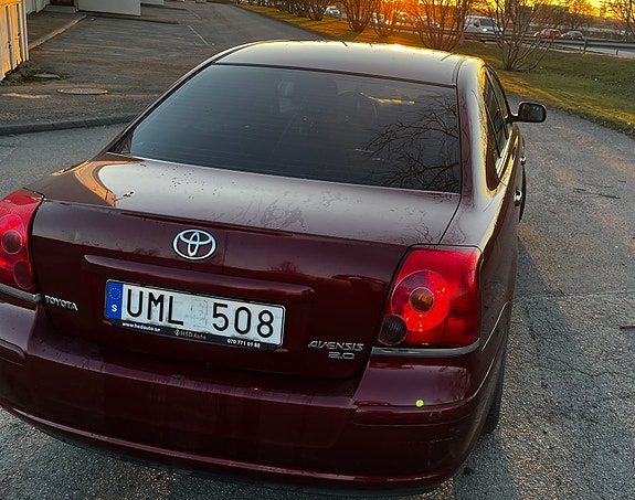 Toyota Avensis 3 of 5