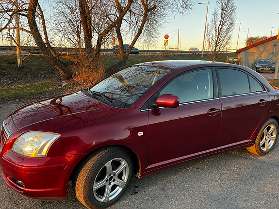 Toyota Avensis 4 of 5