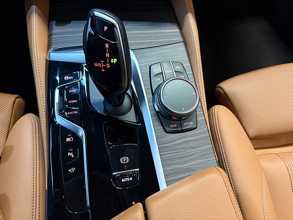 BMW 530e 15 of 26